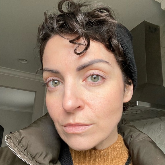 Meet your Posher, Cynthia - Picture 1 of 1